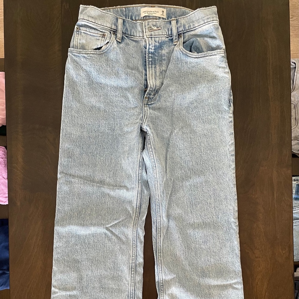 Abercrombie & Fitch High Rise 90s Relaxed Jean